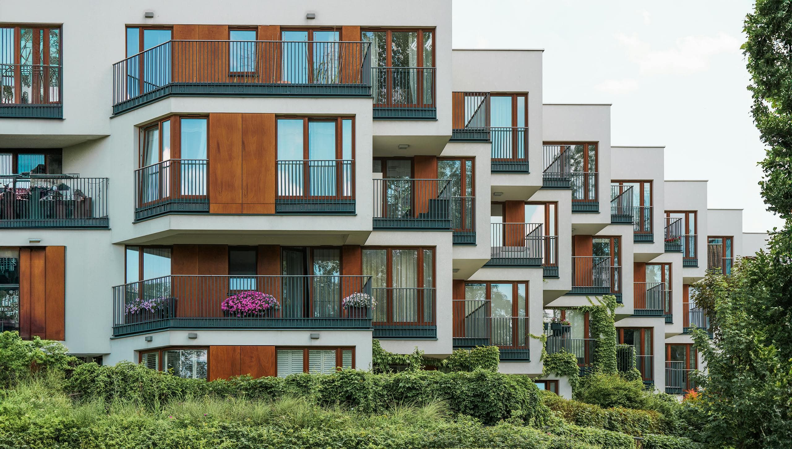 Programme immobilier neuf Bordeaux Bassins à flot — résidence moderne en VEFA, balcons végétalisés et verdure